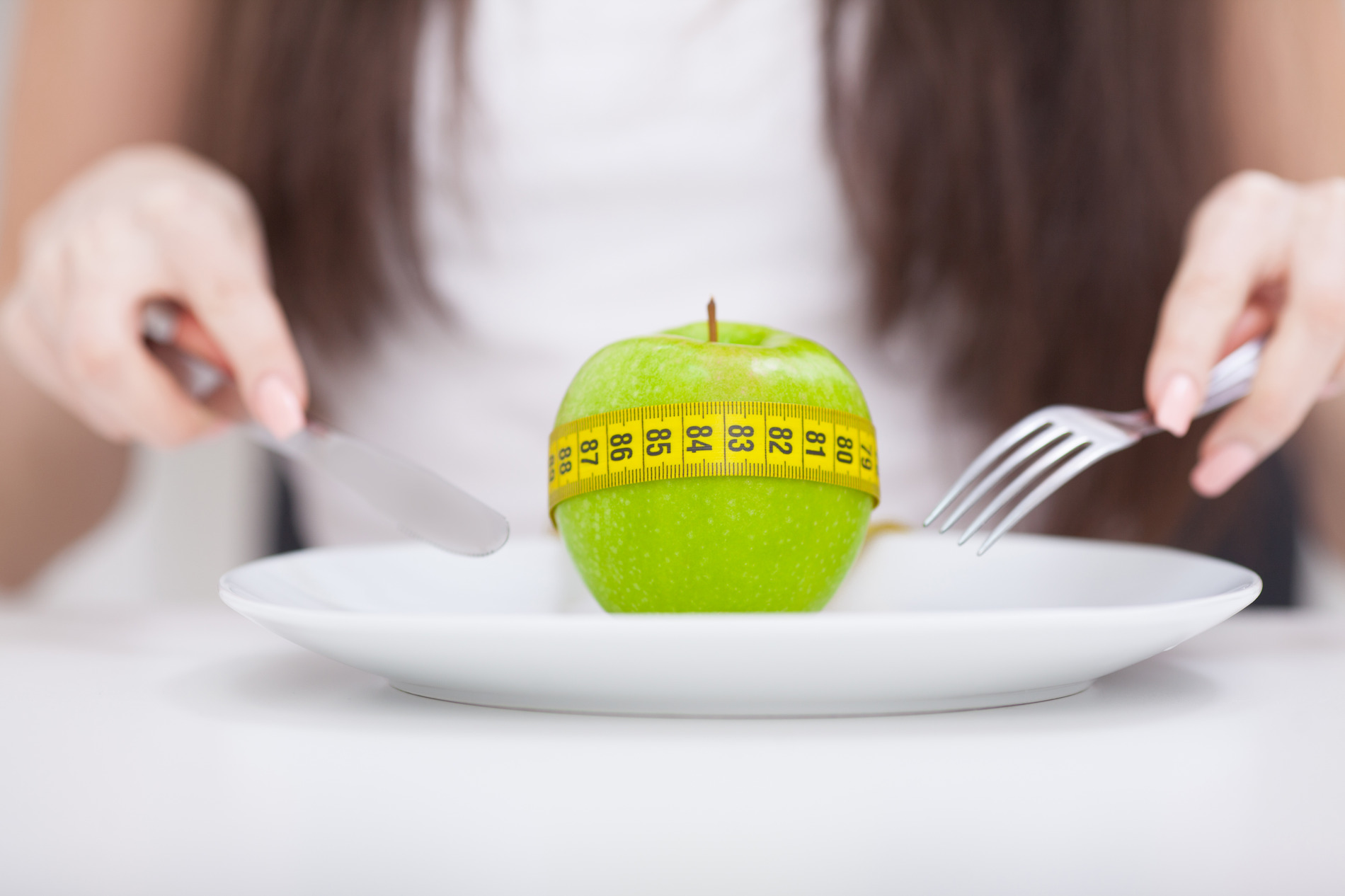an apple in a plate