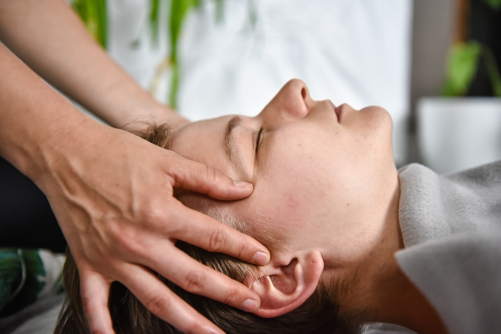 13 Pressure Points You Should Know to Ease Headaches Naturally