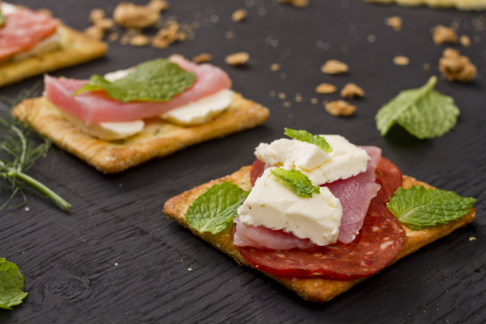 Whole Grain Crackers with Tuna Packets