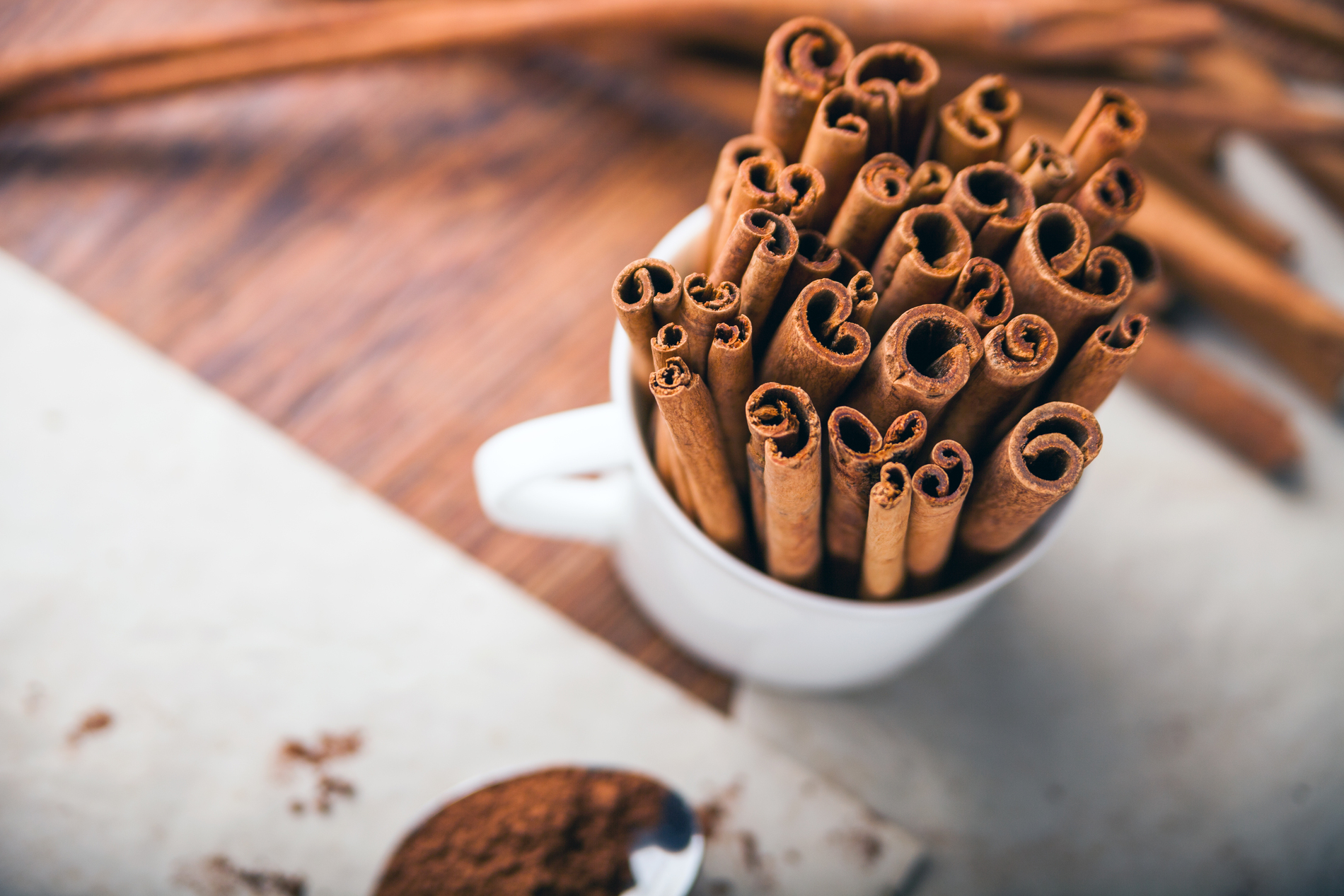 Cinnamon sticks and powder