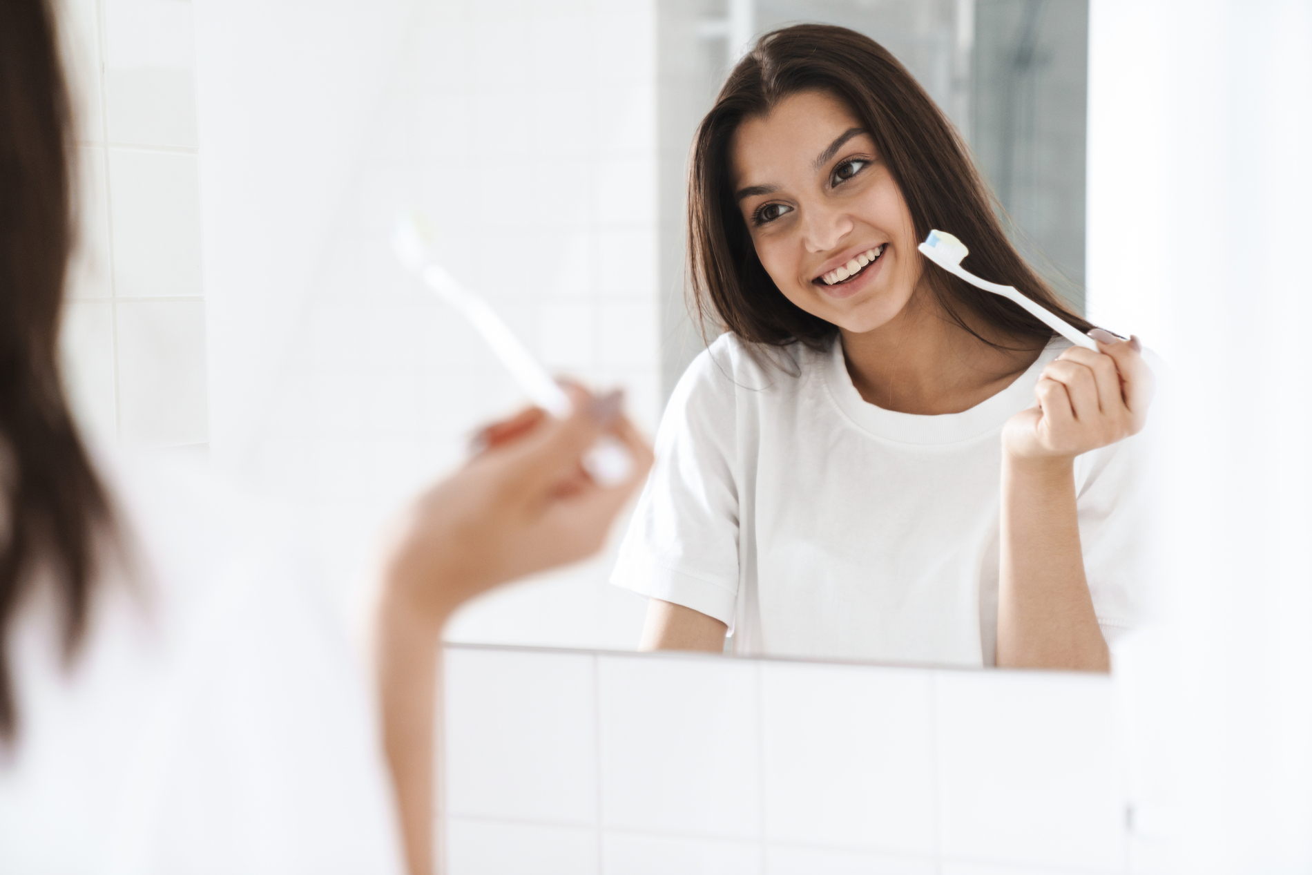 woman brushing her teeth
