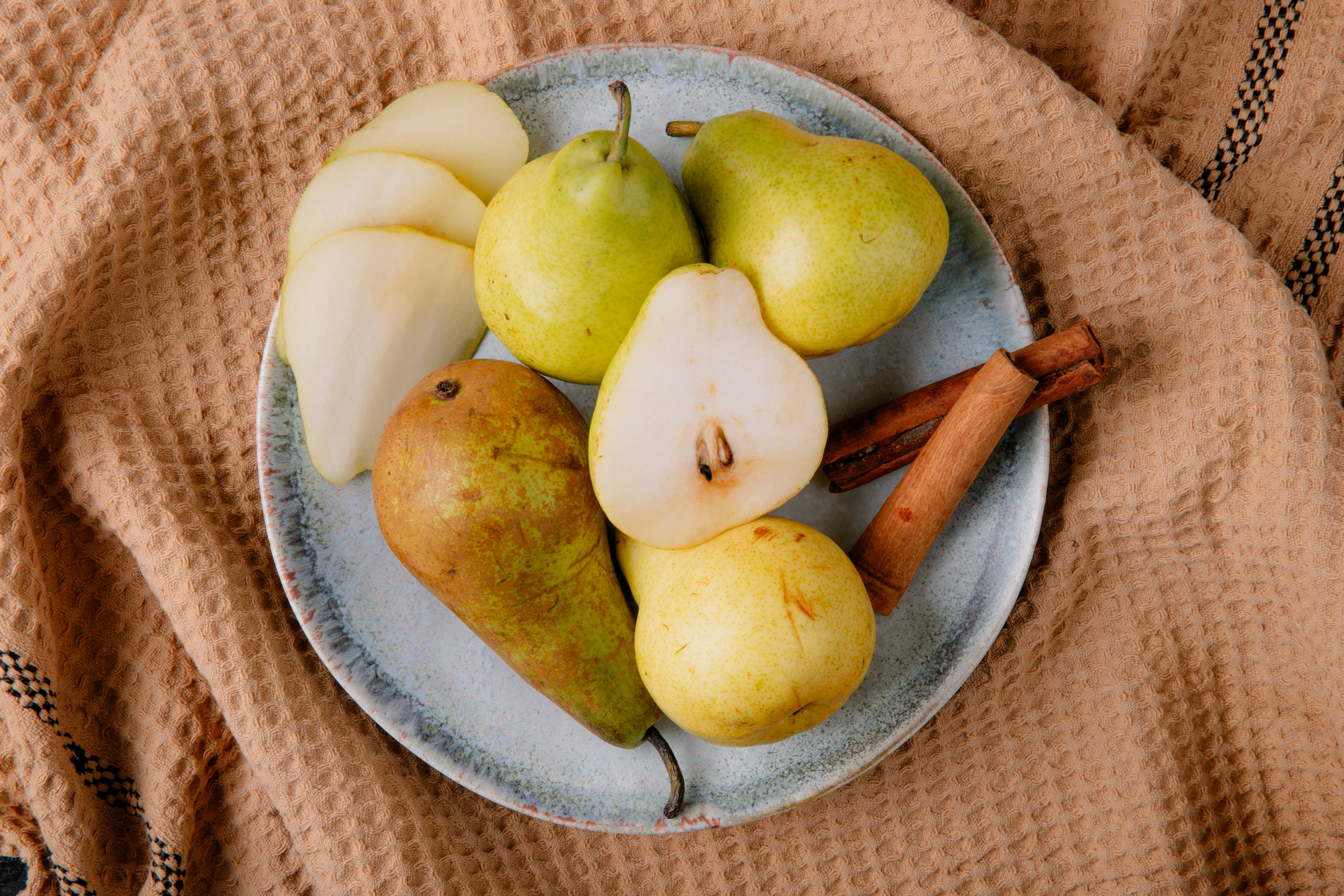 Fresh pear slices