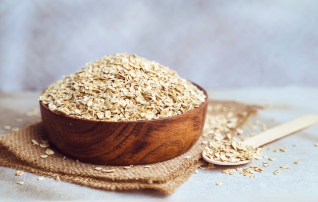 Is Eating Uncooked Oatmeal Healthy?